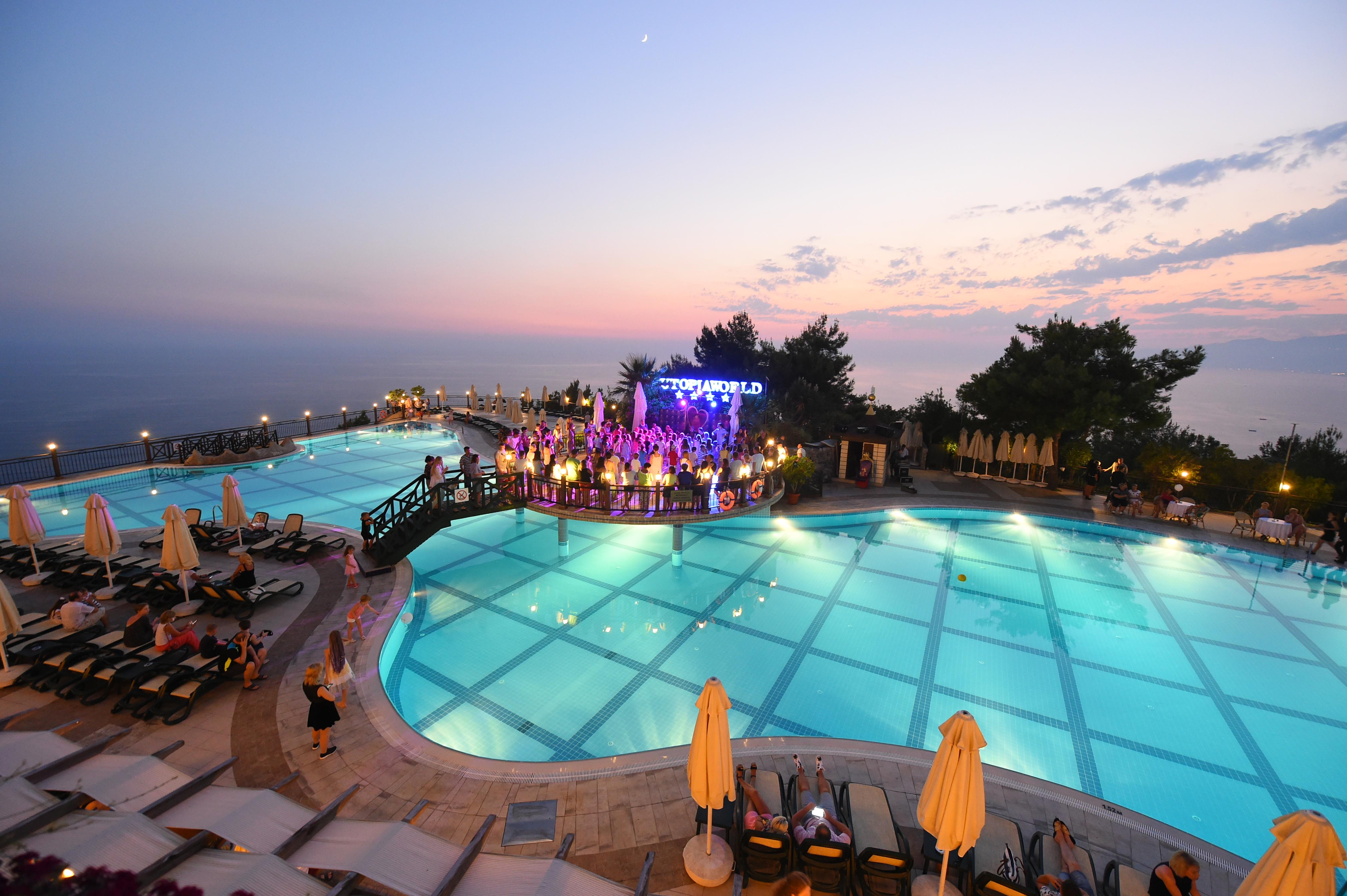 ยูโทเปีย เวิร์ลด์ Hotel คาร์ยิจัค ภายนอก รูปภาพ