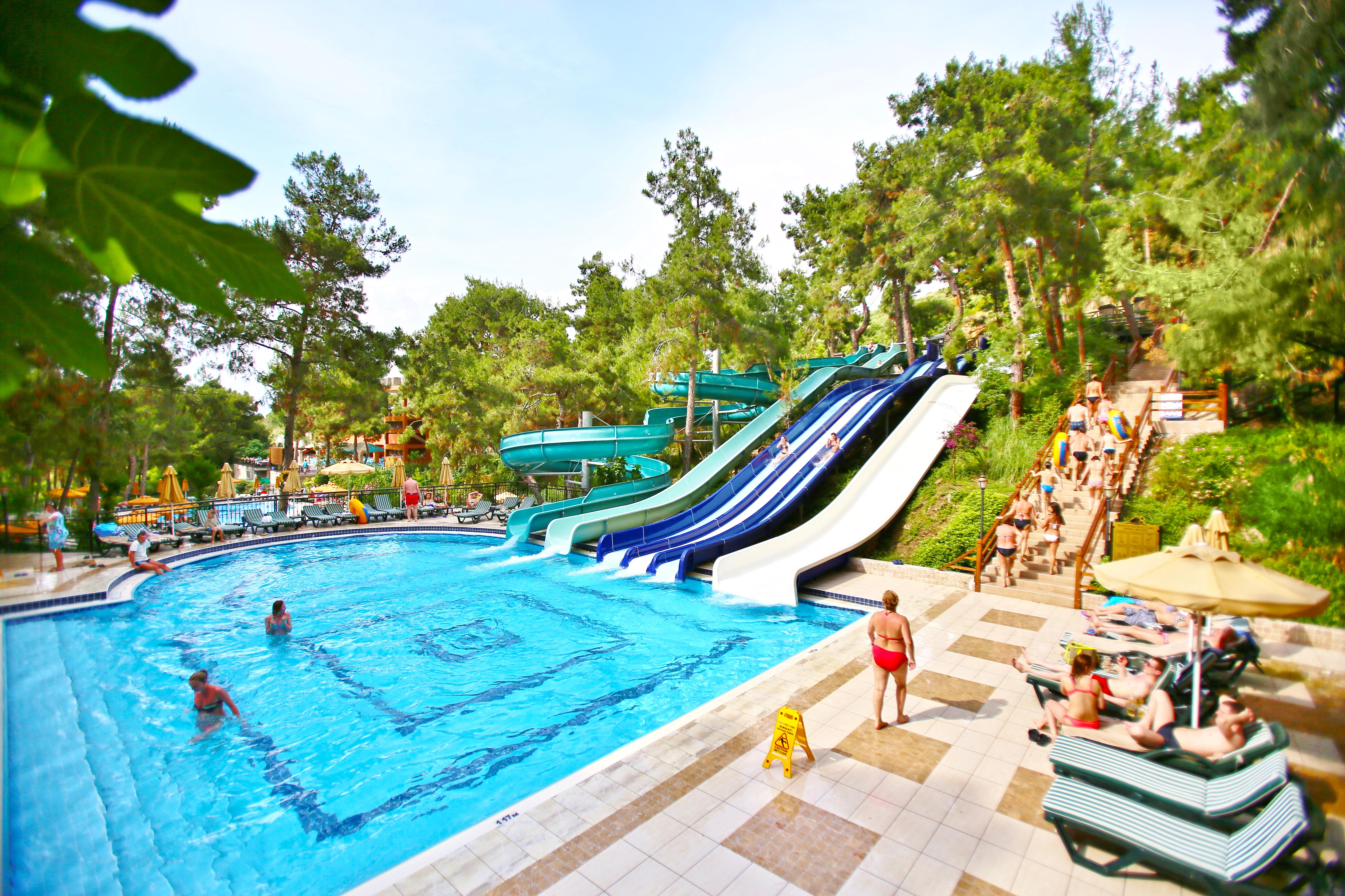 ยูโทเปีย เวิร์ลด์ Hotel คาร์ยิจัค ภายนอก รูปภาพ