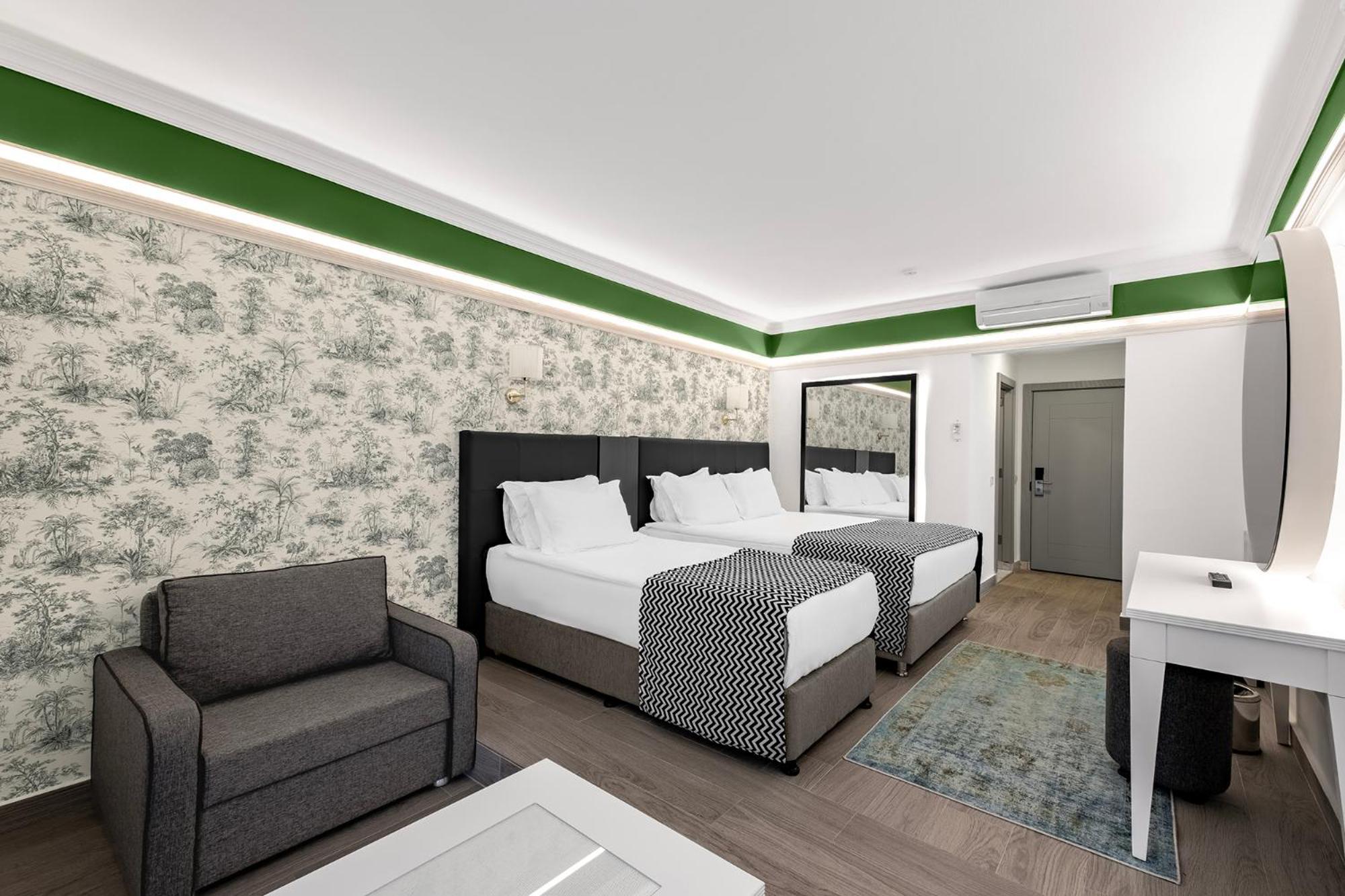 ยูโทเปีย เวิร์ลด์ Hotel คาร์ยิจัค ภายนอก รูปภาพ