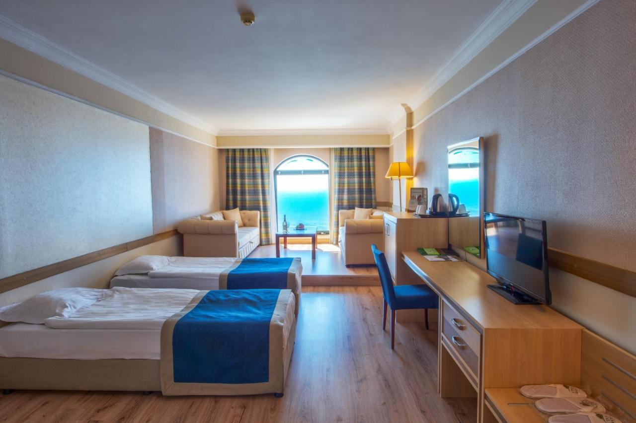 ยูโทเปีย เวิร์ลด์ Hotel คาร์ยิจัค ภายนอก รูปภาพ