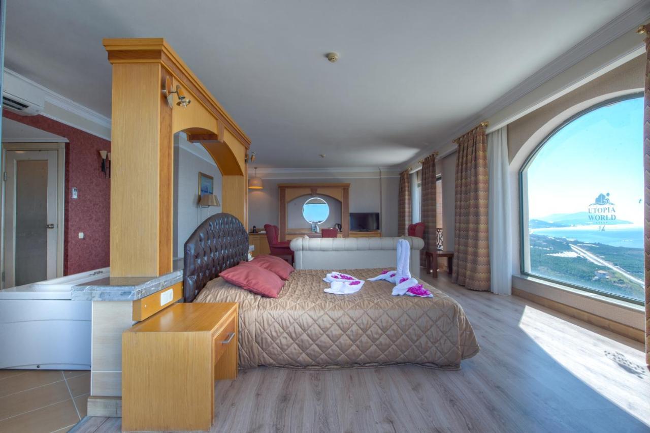 ยูโทเปีย เวิร์ลด์ Hotel คาร์ยิจัค ภายนอก รูปภาพ